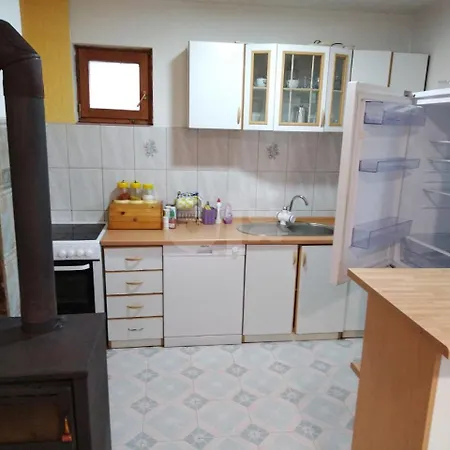 Bastion House With A Bih Garden Dom wakacyjny Bojnik